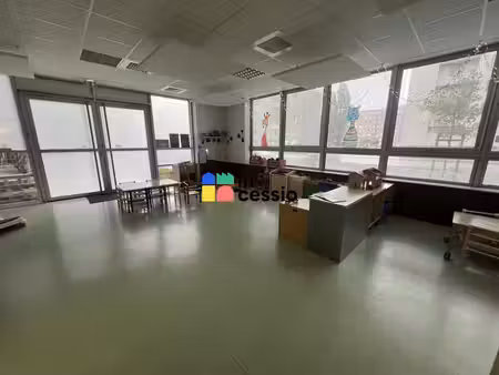 location local commercial