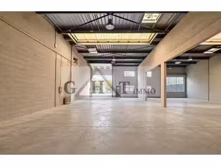 location local commercial