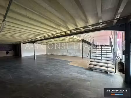 location local commercial