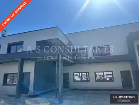location local commercial