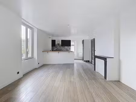 location appartement 2 pièces  46.00m²  rochefort