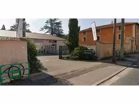 location commerce 182m²