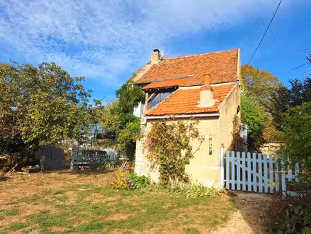 maison en pierre de 3 chambres avec grand jardin et dépendances