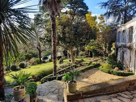 vente maison à montaigu (85600) : à vendre / 235m² montaigu