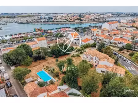 vente maison piscine à saint-gilles-croix-de-vie (85800) : à vendre piscine / 425m² saint-