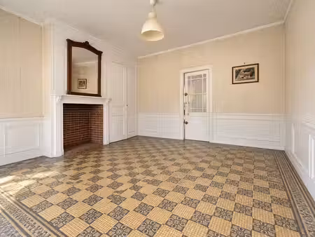 un beau potentiel a exploiter !! maison avec grand terrain et hangar àux portes d'amiens