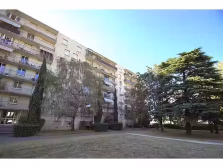 pont de claix - t3 lumineux de 65 m2 avec balcon sur parc et