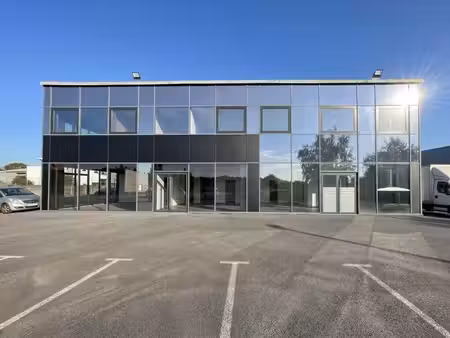 location commerce theix noyalo 56450 180m²