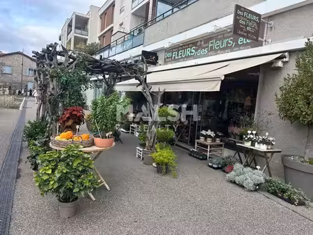 location commerce francheville 69340 78m²