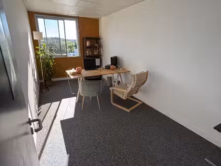 location local professionnel 14m²