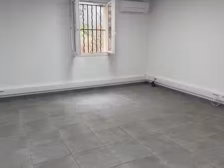 location local professionnel 25m² auriol 13390