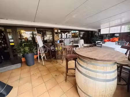 vente locaux professionnels à hyeres (83400)  170 000 €