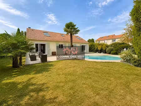 location meublée maison 7 pièces 170 m² à ozoir-la-ferriere (77330)  2 500 €