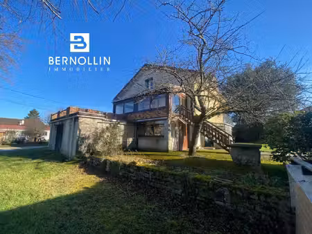 au coeur du village d'attignat  maison familiale de 140 m2 a
