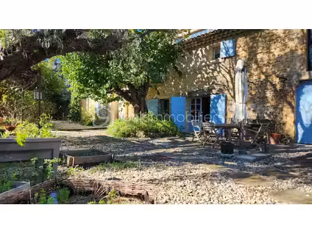 mas de 285 m² à tulette