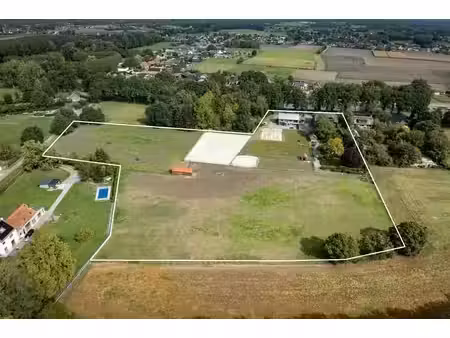 spacieux logement avec prairie et paddock sur environ 1ha à