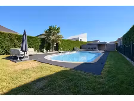 magnifique maison 3 façades avec piscine !