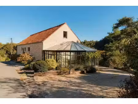 charmante maison située dans un cadre verdoyant