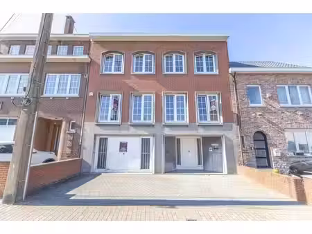 maison de 323m² - garage 2 voitures - jardin