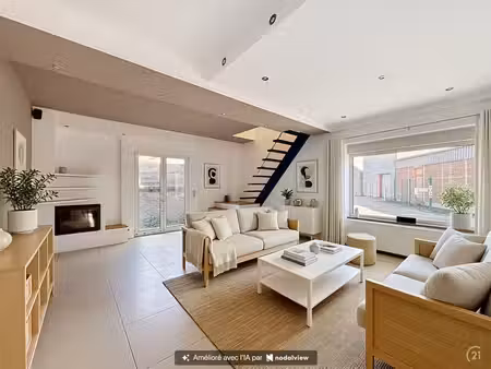 charmante maison 3 façades avec terrasse et panneaux photovo