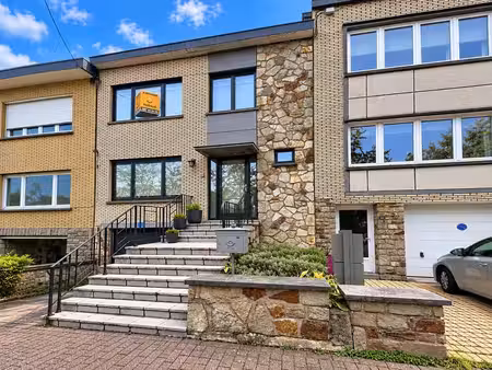 heusy : maison composée de 3 chambres  un jardin et un garag