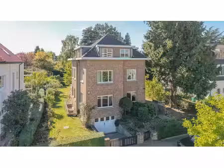 villa avec beau potentiel et jardin sud-ouest