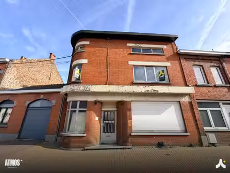 maison à rénover complètement idéalement située :