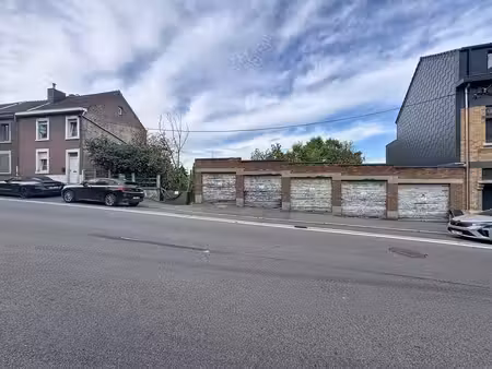 ensemble immobilier comprenant maison- 5 garages- terrain