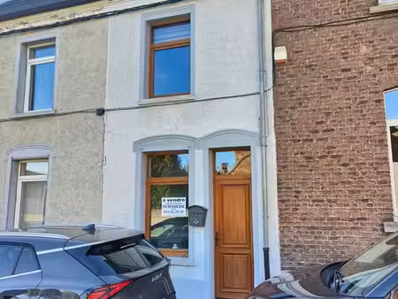 bonne maison très bien située sur et avec 1a 85ca