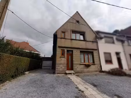 jolie maison 3 chambres  garage et jardin