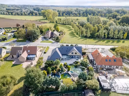 spacieuse villa de 5 chambres sur un terrain de 2.008 m²