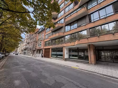 magnifique penthouse 2 chambres + 2 terrasses et parking