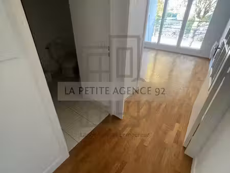 à louer - studio 25 m² au plessis-robinson