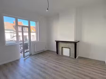 appartement 2 chambres rénové avec terrasse -75 m² -laeken