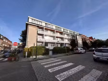 grand studio avec terrasse  idéalement situé à auderghem  à