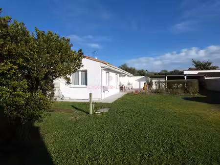 maison de plain-pied avec piscine  atelier et garage à proximité du littoral
