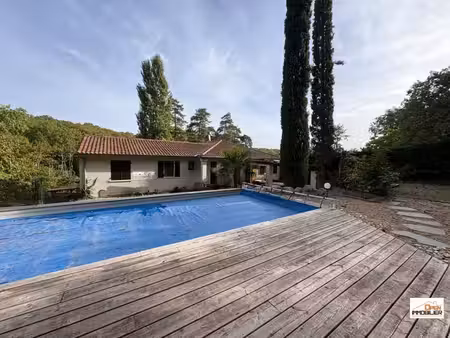 maison sur sous-sol avec piscine