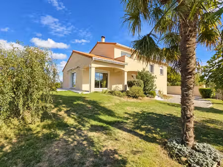 belle maison familiale de 147 m² avec 5 chambres  terrasses et jardin