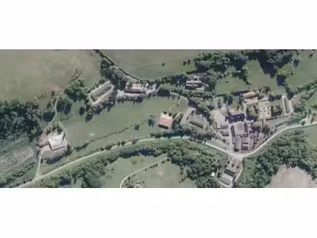 70000-haute-saône domaine avec château et ses annexes. terrain 7 hectares
