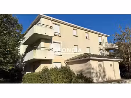 appartement t3 libre en rez-de-chaussée avec parking privatif et cellier