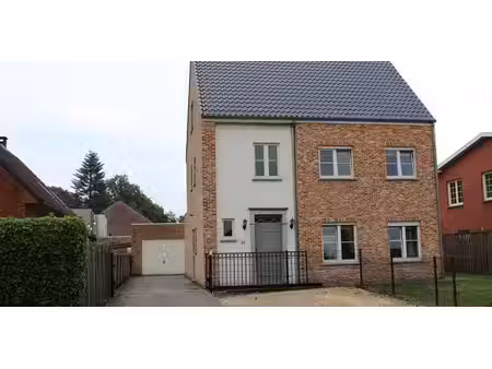 maison à louer à essen pour € 1.700 avec 5 chambres à coucher