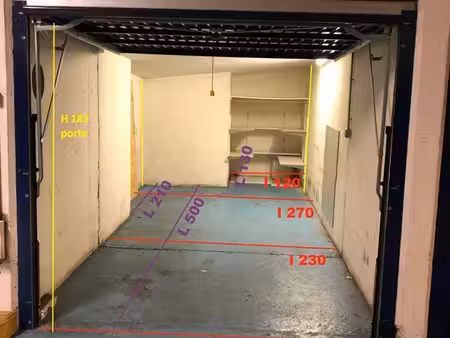 loue box 13 5m2 avec lumière indépendante