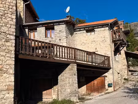 belle maison de village en pierre