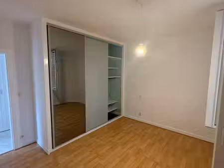 agréable t3 rénové et lumineux + garage / quartier iut/college clemenceau
