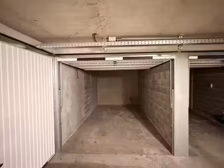 box fermé en sous-sol - résidence sécurisée proche tram t3 décines centre