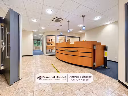 immeuble avec local professionnel et grand appartement à piennes