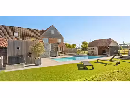 usage mixte à vendre à escanaffles pour € 945.000 avec 4 chambres à coucher