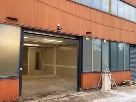location local d’activités 80m²