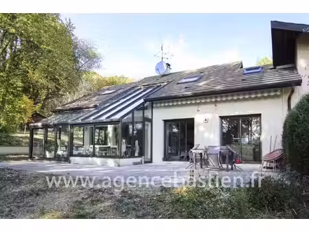 superbe maison meublée sur les hauteurs de crozet