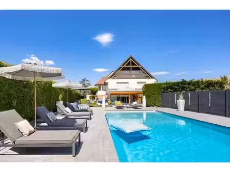villa d'exception et sa piscine au coeur des maraîchers